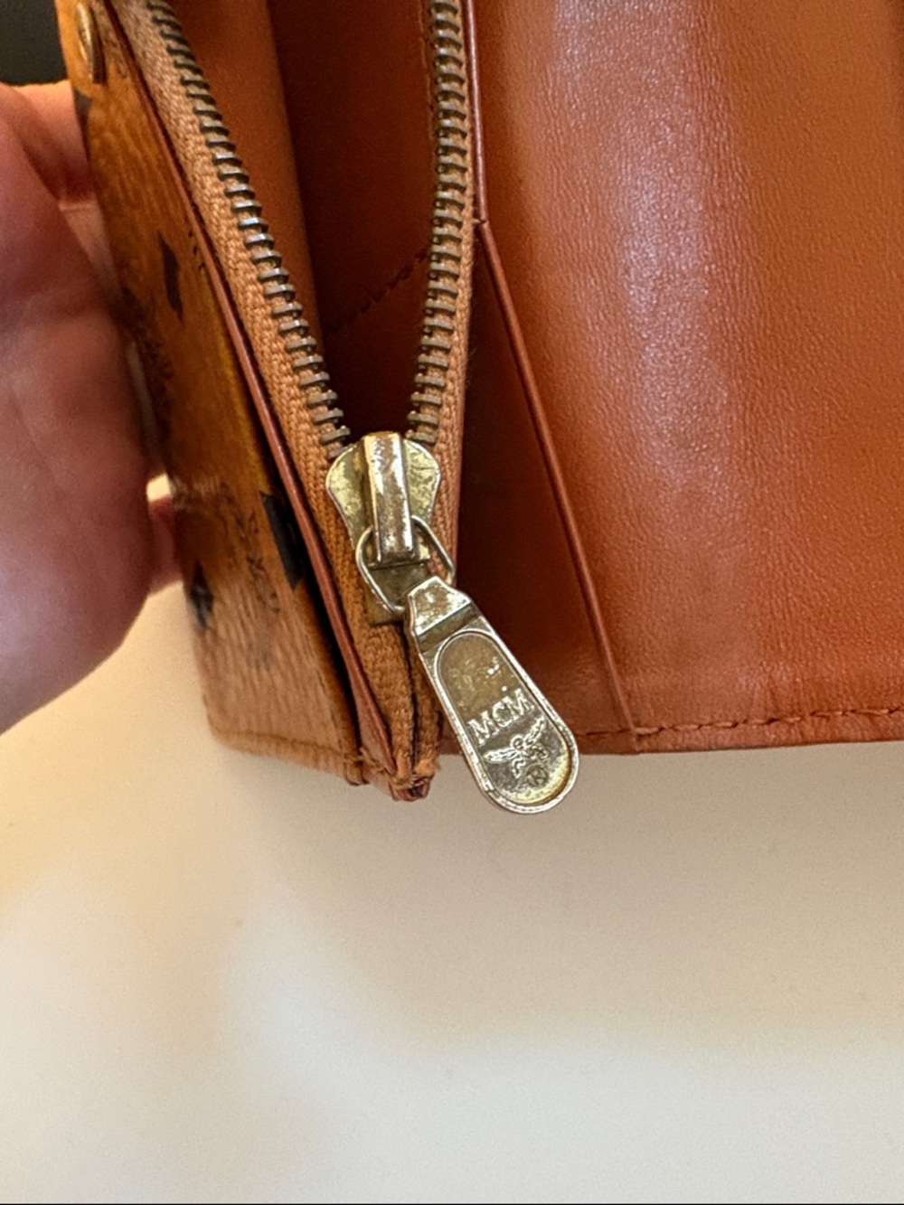 [MCM] Signature Logo Bi-Fold Long Continental Snap Button Wallet in Cognac Brown - Picture 14 of 16